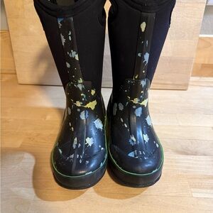 Bogs Black and Green Boots